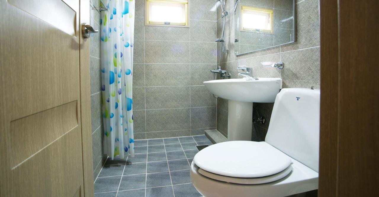 Gotjawal Geomunoreum Pension 済州市 エクステリア 写真