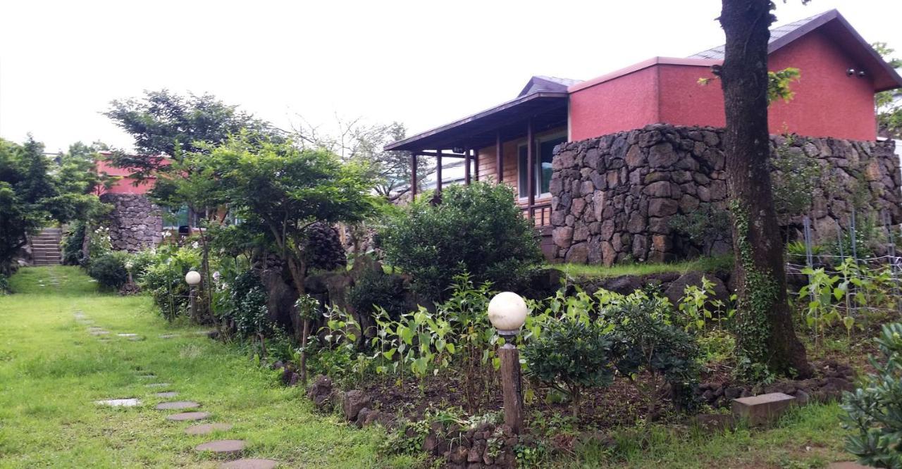 Gotjawal Geomunoreum Pension 済州市 エクステリア 写真