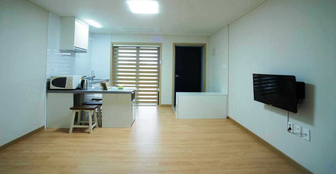 Gotjawal Geomunoreum Pension 済州市 エクステリア 写真