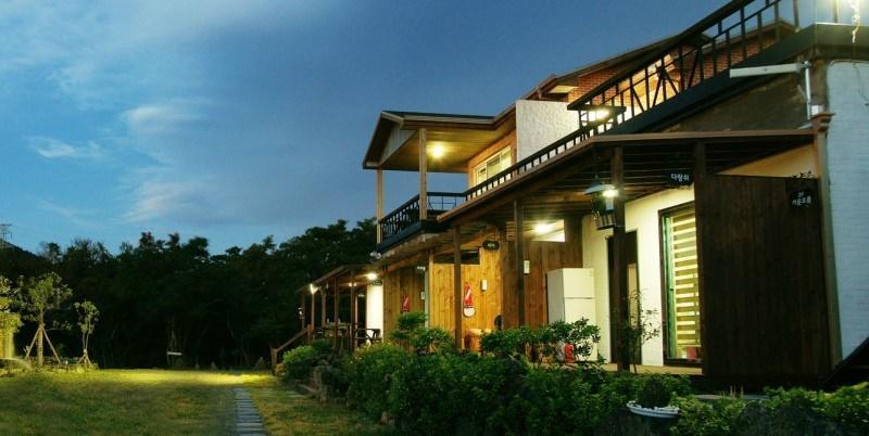 Gotjawal Geomunoreum Pension 済州市 エクステリア 写真