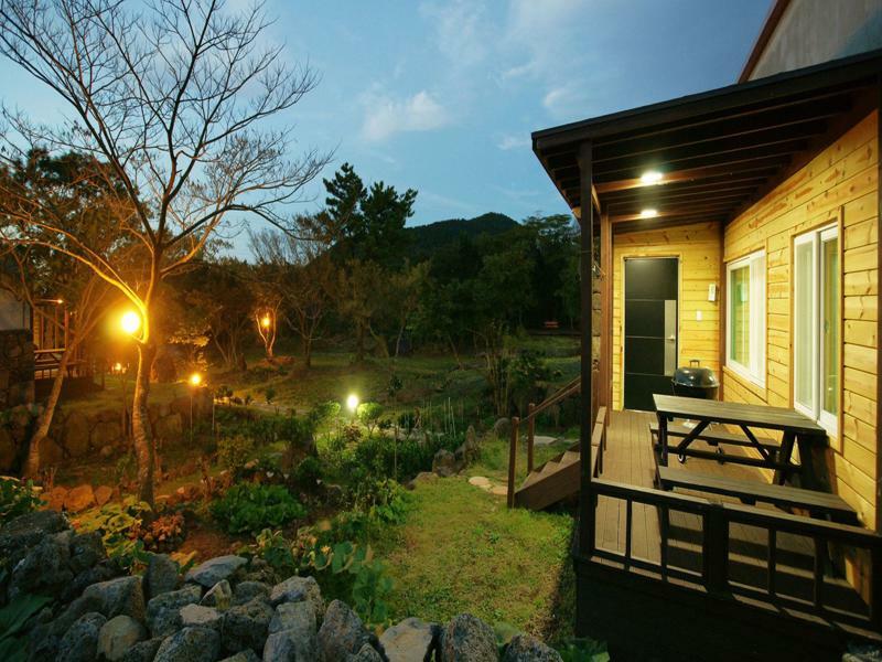 Gotjawal Geomunoreum Pension 済州市 エクステリア 写真