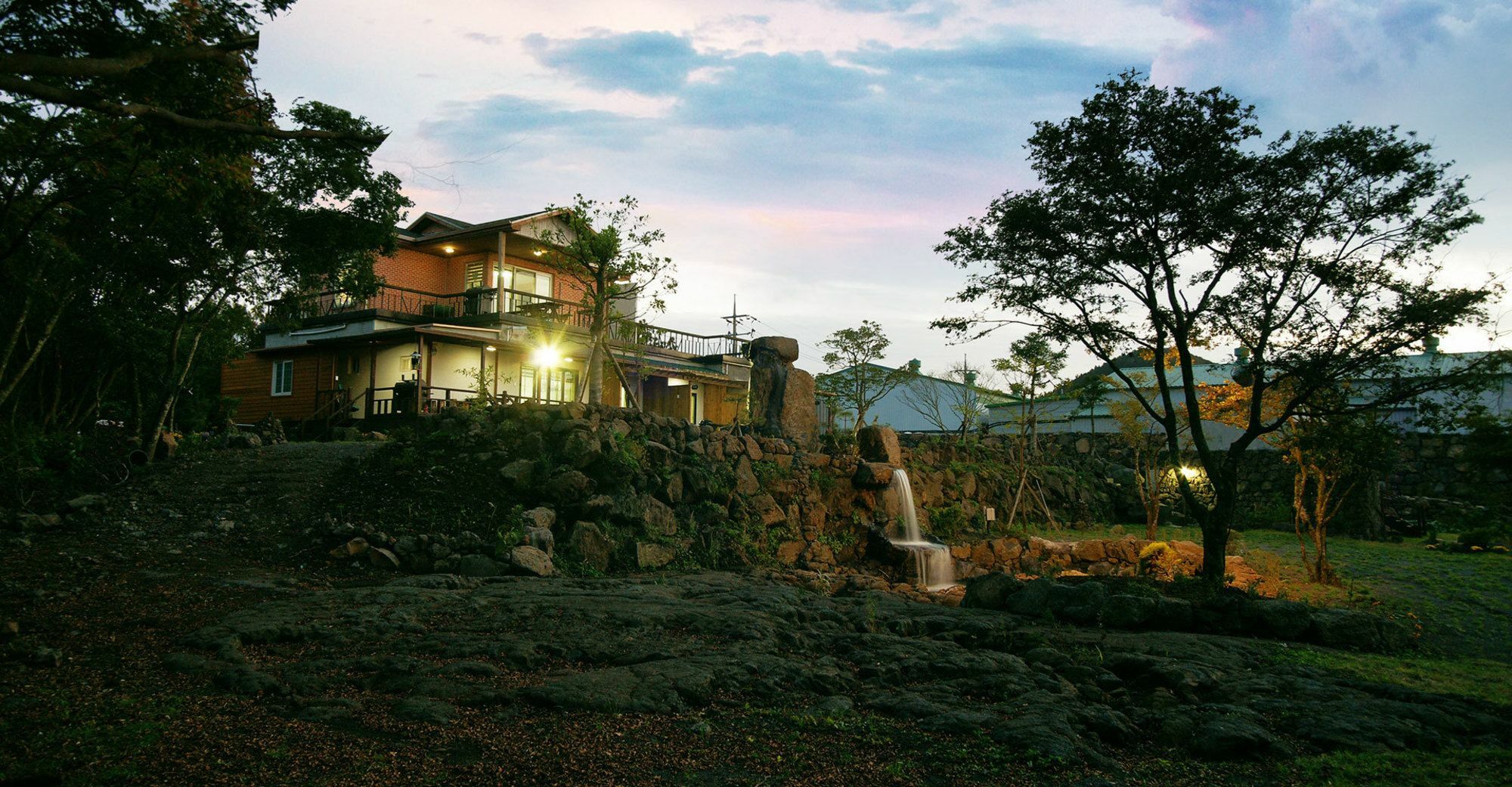 Gotjawal Geomunoreum Pension 済州市 エクステリア 写真
